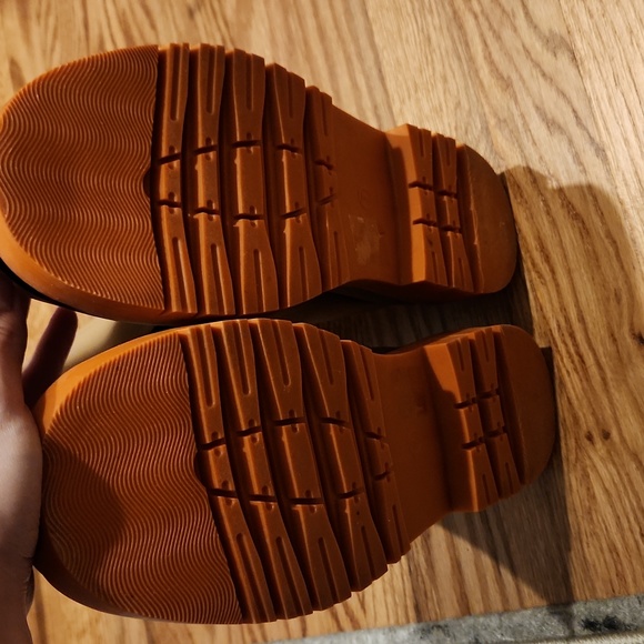 Shoes - Picture 6 of 6